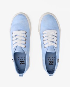 which shoes with skirt