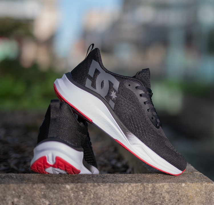 DC Shoes Villainess J - Scarpe Donna Basse, Tessuto Nero, Suola Gomma, Senza Lacci, Taglia Normale