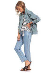 veste en jean avec un jean mom