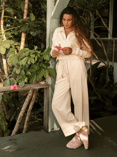 white sweatpant outfits